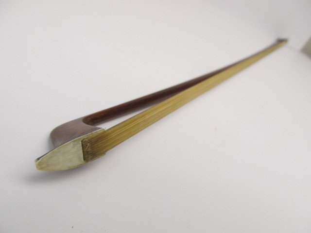 lot 21 image: Fine Antique German Violin Bow by Otto Hoyer