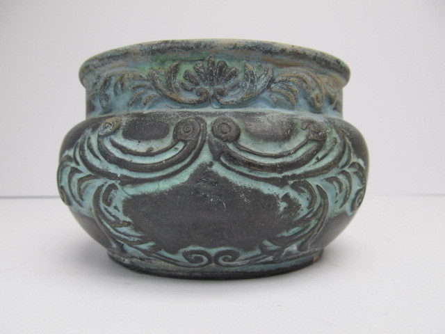 lot 22 image: Antique Scandinavian Art Pottery Planter