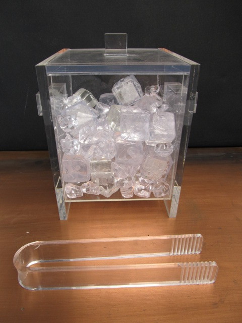 lot 36 image: Vintage Mid Century Lucite Ice Bucket wLucite Cubes