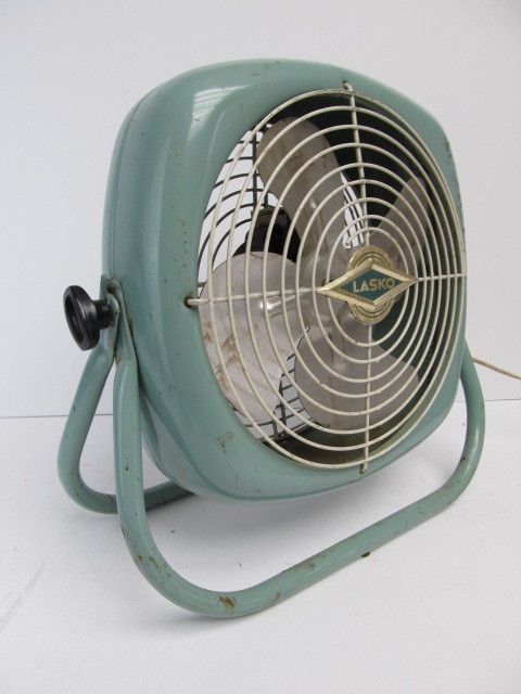 lot 26 image: Mid Century LASKO Fan