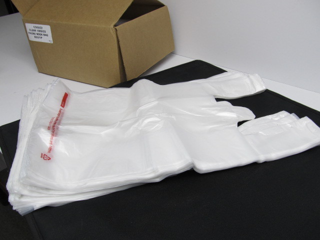 lot 60 image: Brand New Case of 1000 Handled Phone bookT-shirt Bags