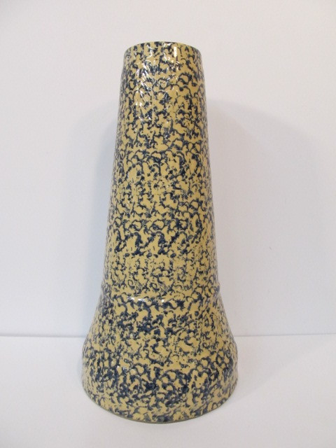 lot 39 image: Large Antique Stoneware Sponge Ware Pedestal Stand