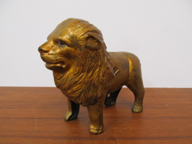 lot 41 image: Original Antique Cast Iron Lion Coin Bank