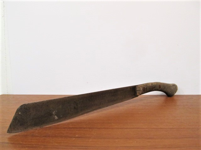 lot 45 image: Large Antique Machete Knife wCopper Rivets