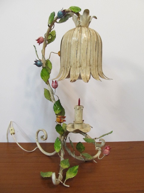 lot 48 image: Vintage Mid Century Italian Tole Painted Floral Table Lamp