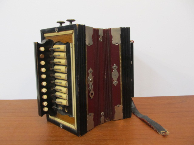 lot 98 image: Old Vintage Accordion - Working