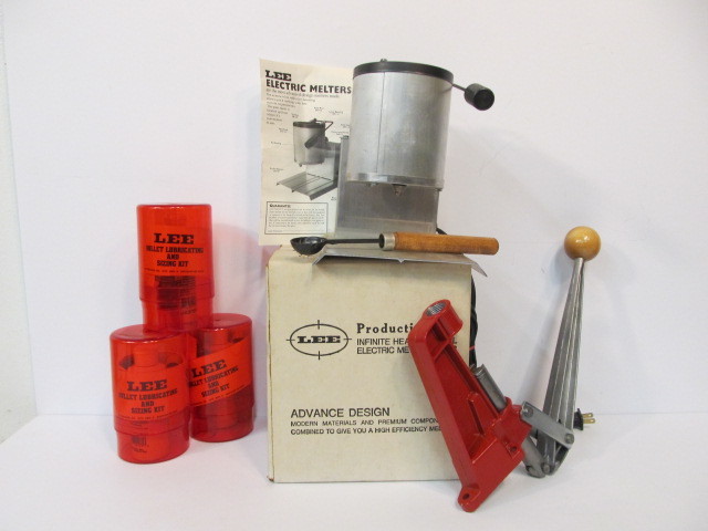 lot 100 image: Group of LEE Gun Ammo Reloading Equipment