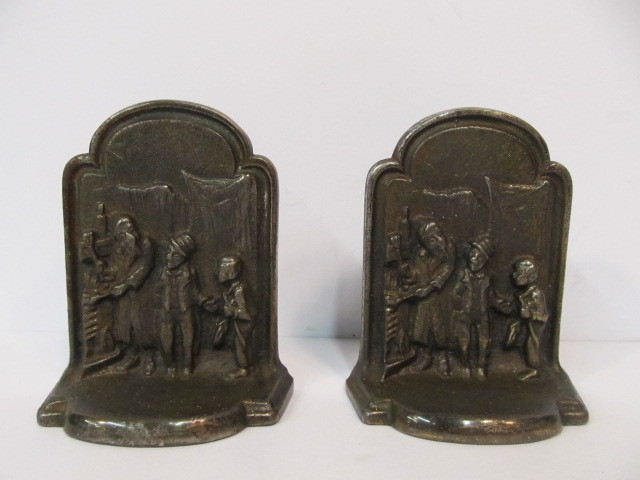 lot 108 image: Old Vintage 1920s-30s OLIVER TWIST Cast Iron Bookends