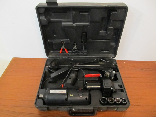 lot 110 image: Like-New Impact Wrench wCase & Accessories