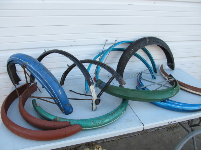 lot 64 image: LARGE Lot of Vintage Matching Bicycle Fenders