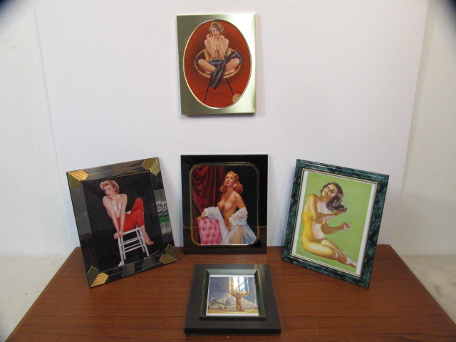 lot 132 image: Original Vintage 1940s PINUP Girl Small Prints