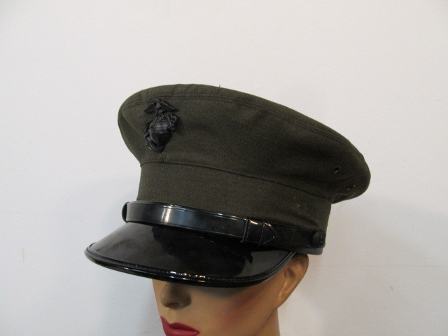 lot 136 image: Vintage US Marines Officers Cap wHat Badge
