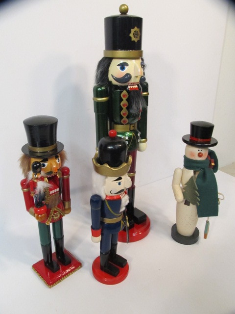 lot 201 image: Lot of Wooden Nutcracker Soldiers #1