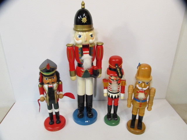 lot 203 image: Lot of Wooden Nutcracker Soldiers #3