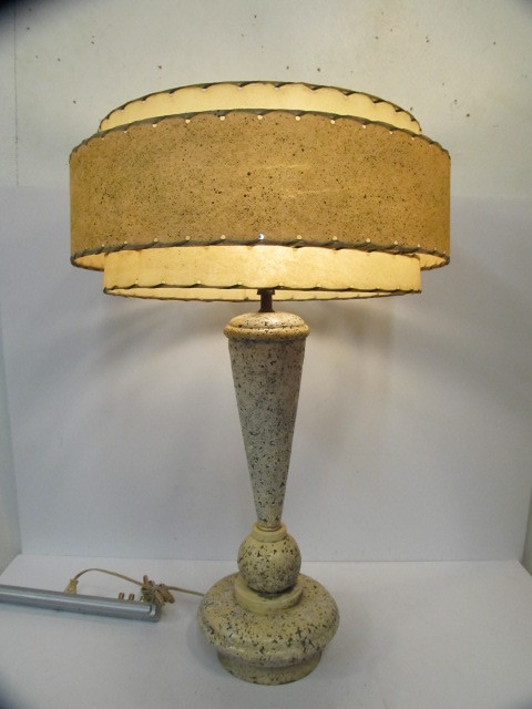 lot 214 image: Mid Century Atomic Table Lamp w 3-Tier Fiberglass Shade