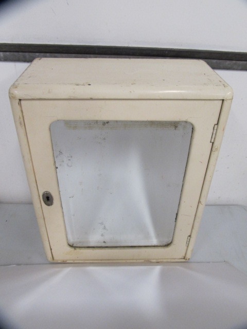 lot 145 image: Vintage 1930s-40s Deco Wooden Bathroom Medicine Cabinet wMirror & Key