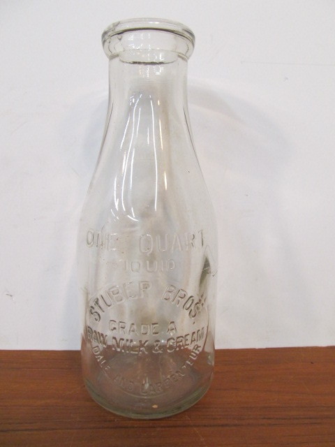 lot 147 image: Vintage Saint Paul STUBER BROS Dairy Milk Bottle