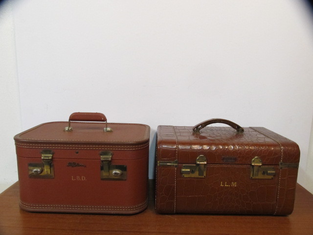 lot 148 image: 2 Nice Vintage Train Bags 