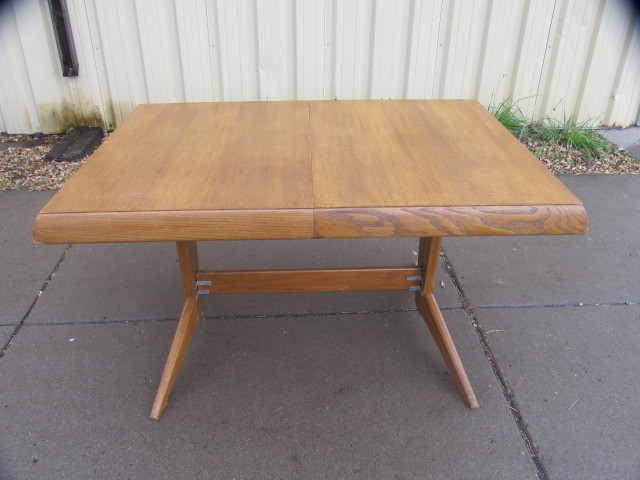 lot 65 image: Mid Century Dina-Sett by Keller Dining Table