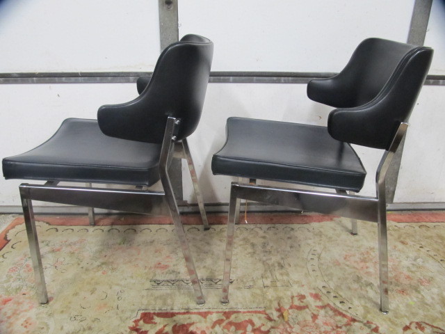 lot 68 image: Matching Pair of Vintage Mid Century Black & Chrome Side Chairs