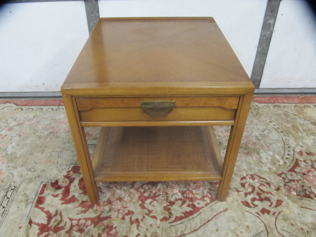 lot 70 image: Mid Century DREXEL Side Table wDrawer