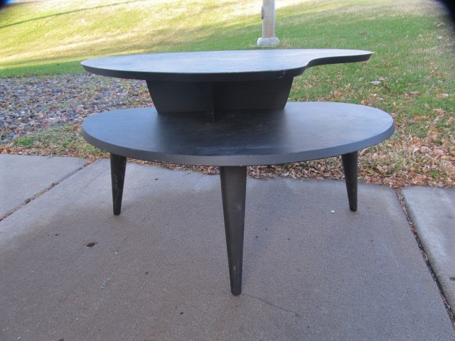 lot 192 image: Mid Century 1960s 2-Tier Kidney Shaped Table