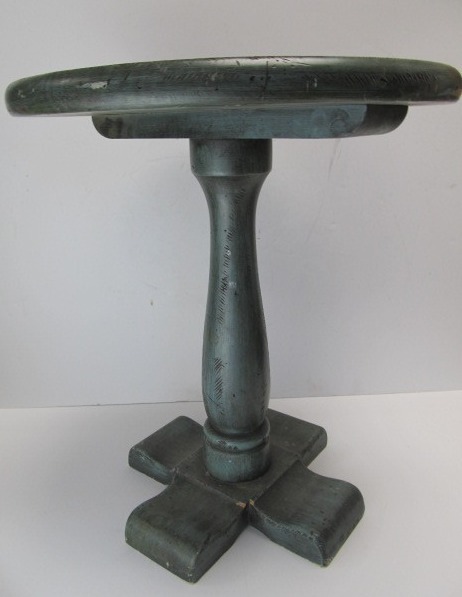 lot 199 image: Signed Vintage ETHAN ALLEN Blue Spruce Lamp Table