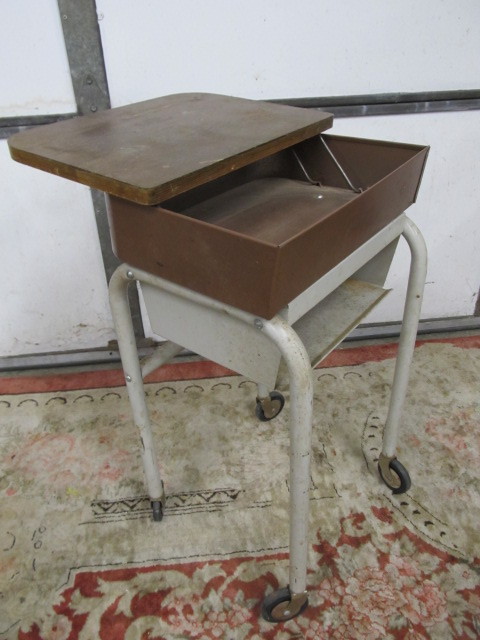 lot 258 image: Vintage Rolling Lift-Top Industrial Desk Table
