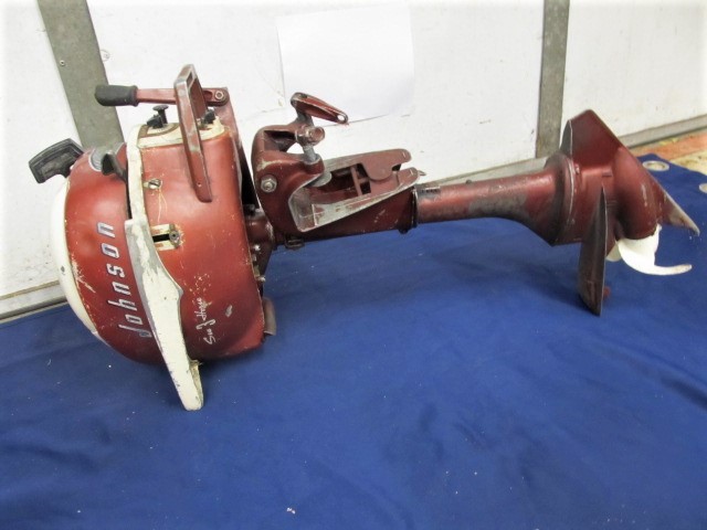 lot 256 image: Vintage JOHNSON SEA HORSE Outboard 3hp Motor