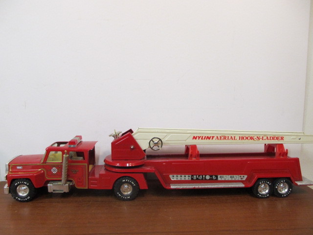 aerial hook n ladder fire truck