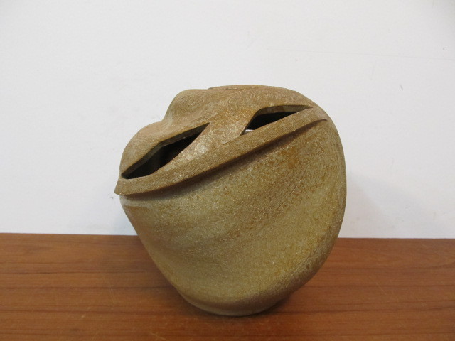 lot 177 image: Signed Vintage ClayStoneware Sculpture Vase