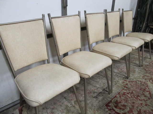 lot 207 image: Set of 6 Vintage Mid Century Chrome & Vinyl DiningSide Chairs