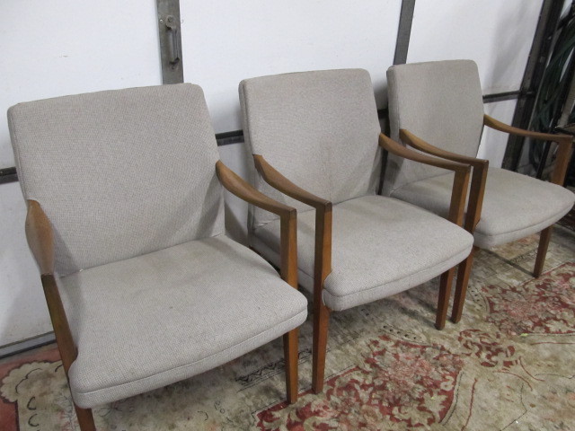 lot 208 image: Set of 3 Vintage Mid Century GUNLOCKE Upholstered Walnut Armchairs