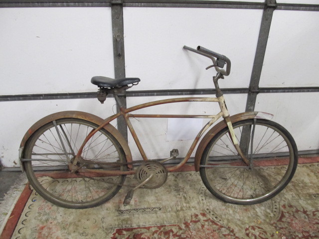 lot 261 image: Vintage ROADMASTER Bicycle