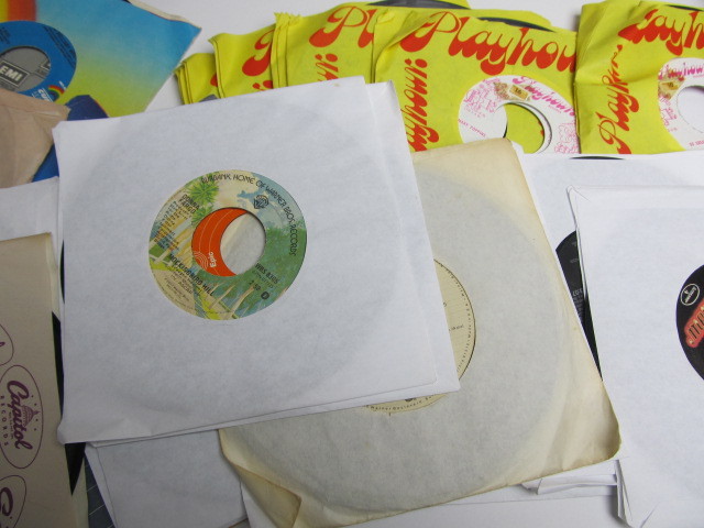 lot 273 image: LARGE Lot of Vintage Vinyl 45 Records