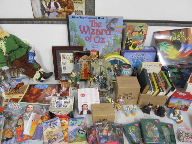 lot 287 image: MASSIVE Lot of WIZARD OF OZ Collectibles
