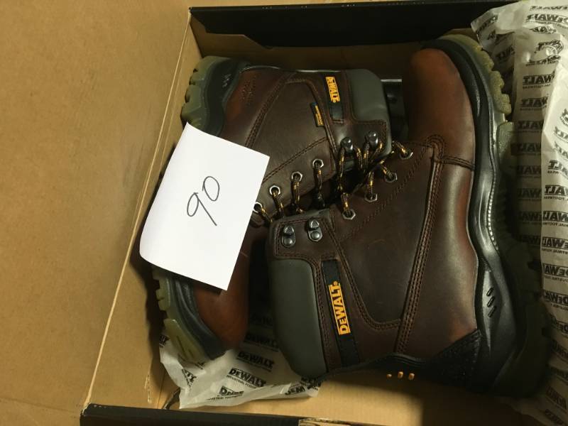 lot 90 image: DeWALT DXWP10011 - Titanium WP size 9.5 new