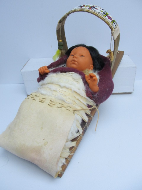lot 13 image: Native American Papoose Doll wHandmade Real Fur & Leather Outfit Carrier 