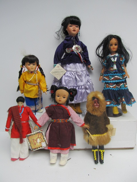 lot 14 image: Group of Assorted Native American Girl Dolls