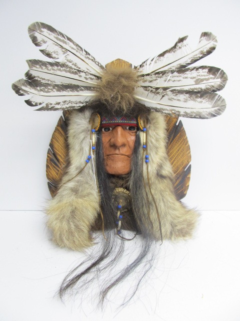 lot 37 image: Vintage Hand Made Native American Bust Sculpture #4