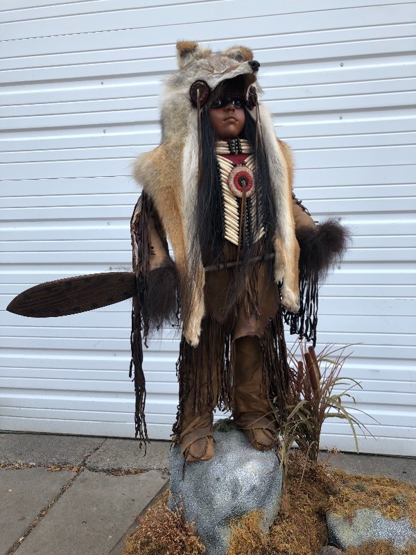 lot 33 image: Vintage 1960s Handmade Native American Museum Diorama Sculpture Young Warrior Hunter by Tom Domiani
