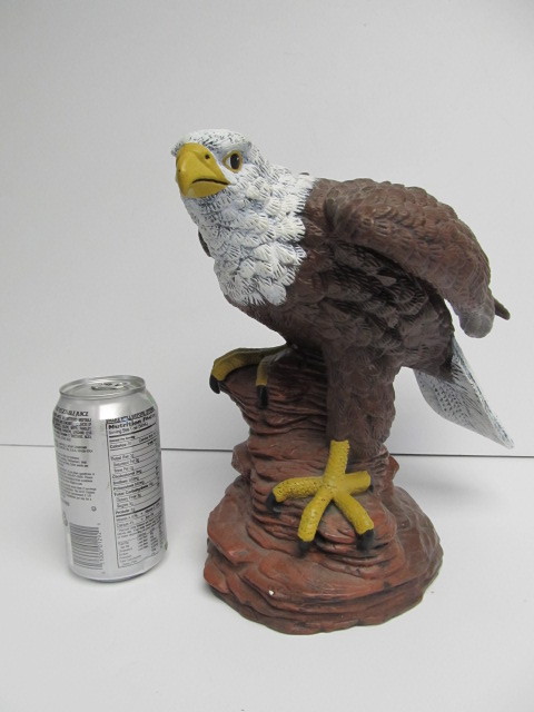 lot 66 image: 10.5 Ceramic Bald Eagle Statue