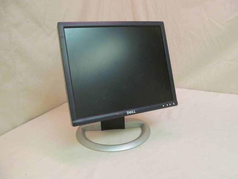 lot 4 image: Dell computer screen