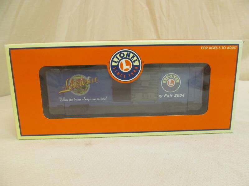lot 25 image: Lionel Train Car
