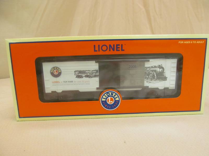 lot 26 image: Lionel Train Car