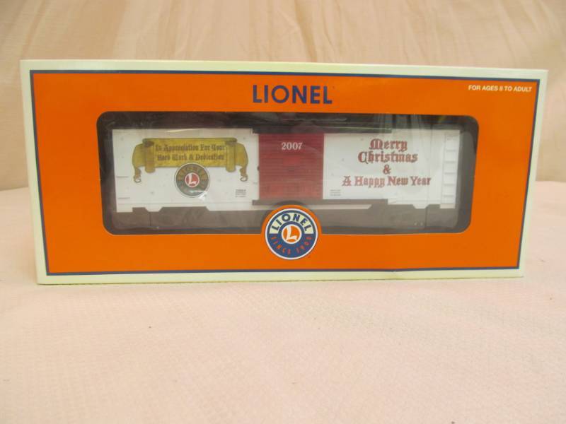 lot 27 image: Lionel Train Car