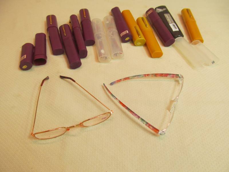 lot 71 image: reading glasses