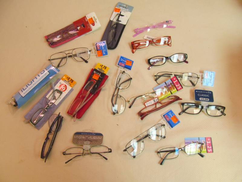 lot 74 image: reading glasses