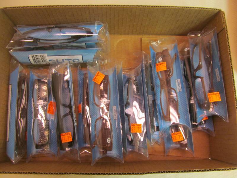 lot 76 image: reader eye lights glasses