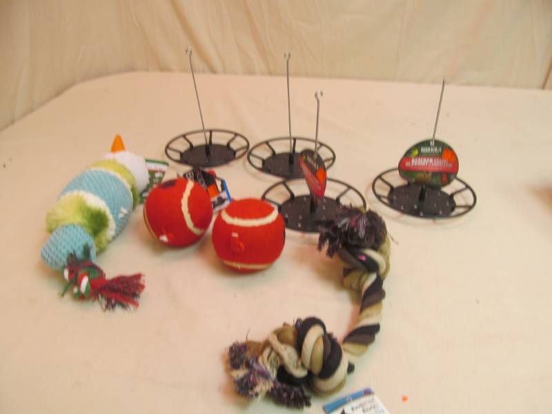 lot 144 image: pet supplies